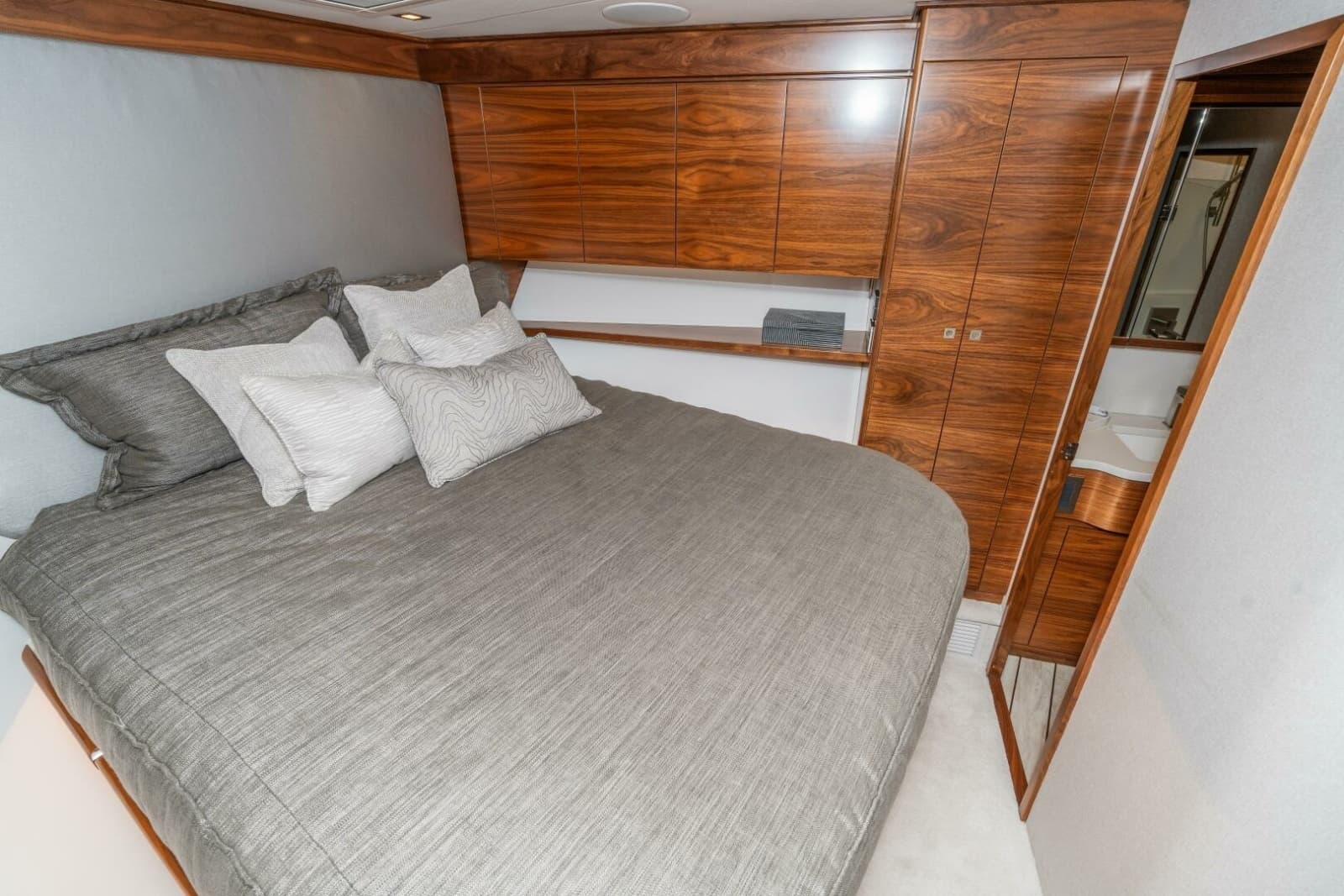 2025 Viking 90C - Photo 55