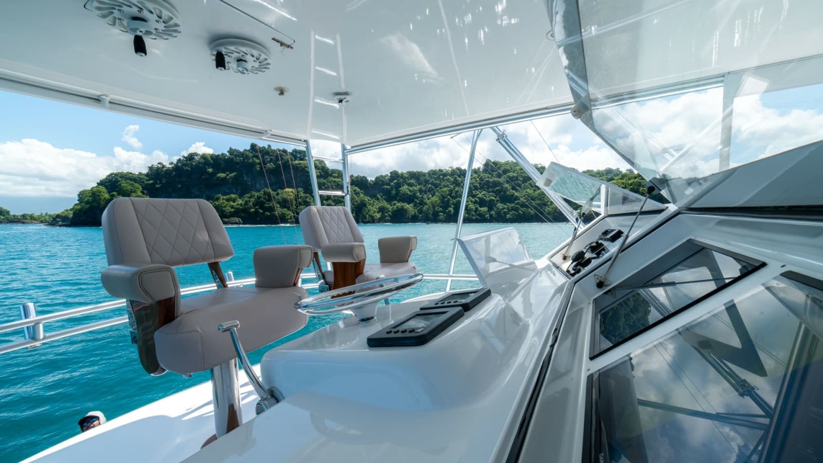 2001 Viking 61 Convertible - Photo 53