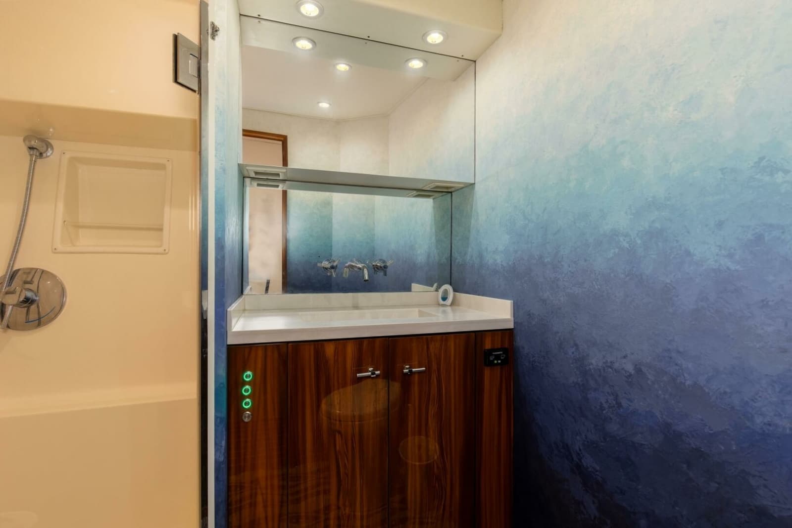 2001 Viking 65 Enclosed Bridge - Photo 47