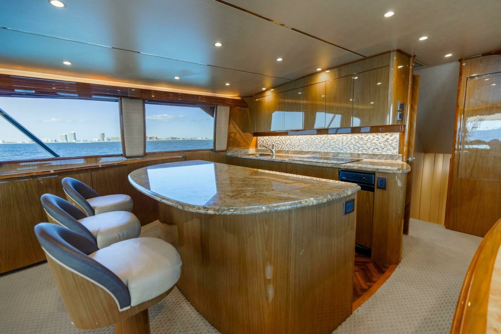 2013 Viking 76 Convertible - Photo 14