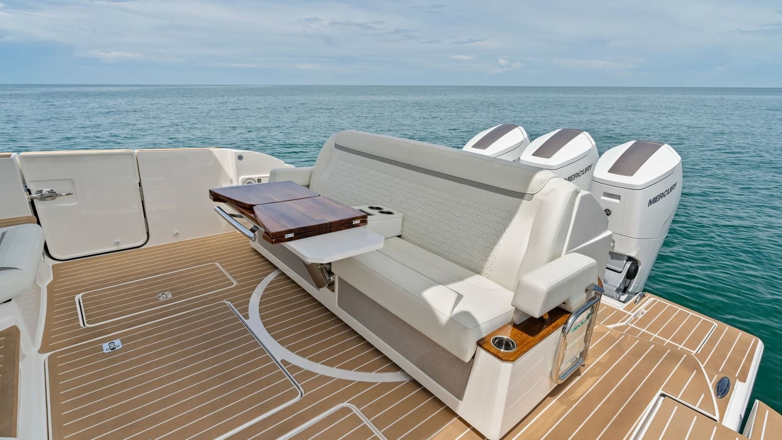 2025 Tiara Yachts 48LE - Photo 30