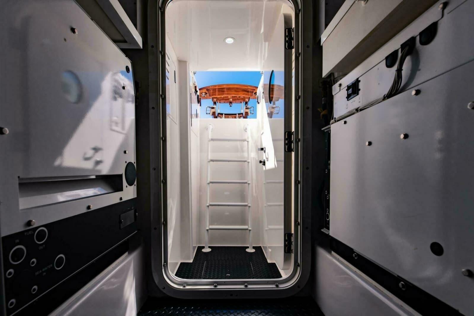 2020 Viking 72 Enclosed Bridge - Photo 57
