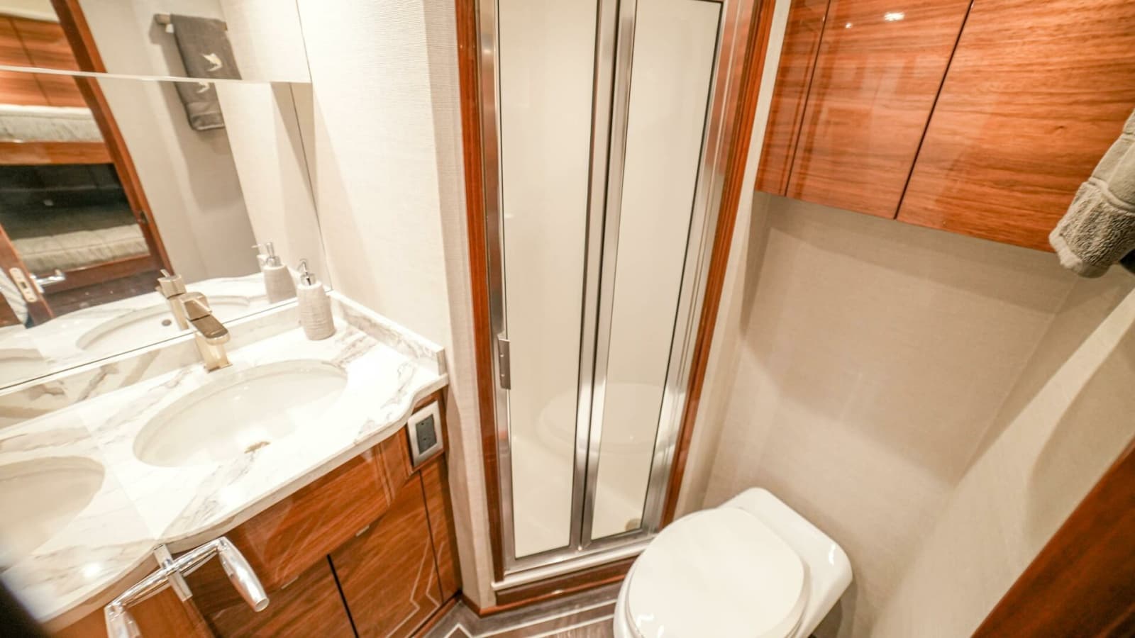 2023 Viking 72 Convertible - Photo 94