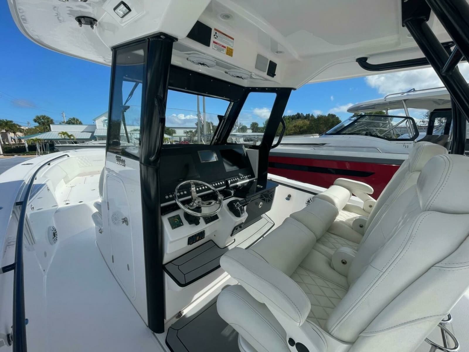 2022 Everglades 335 Center Console - Photo 12