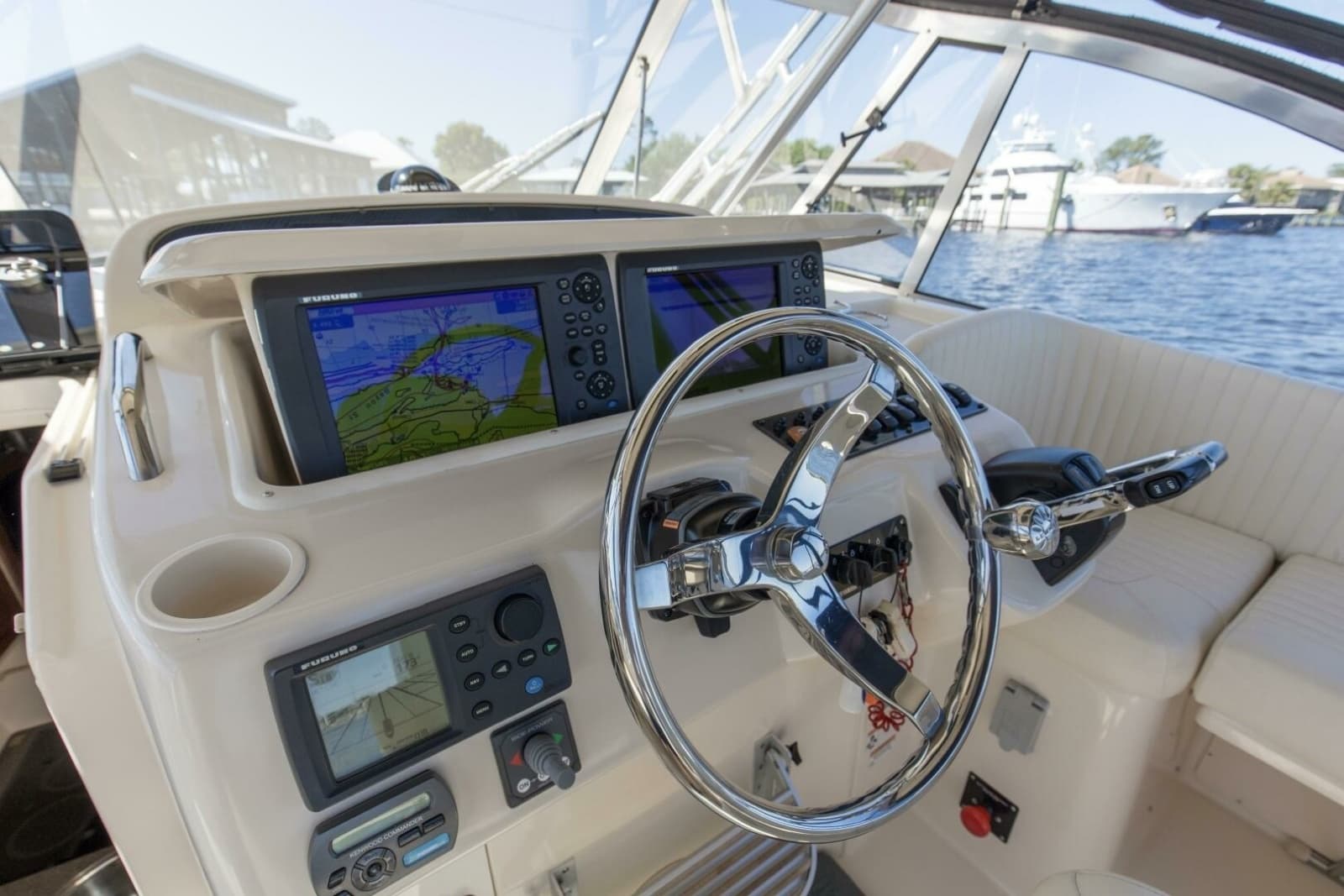 2009 Grady-White 330 Express - Photo 10