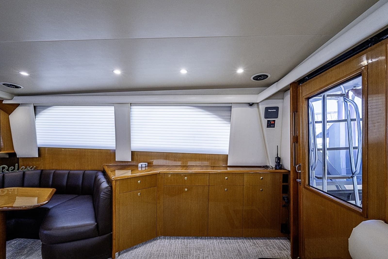 2002 Viking 52 Convertible - Photo 5