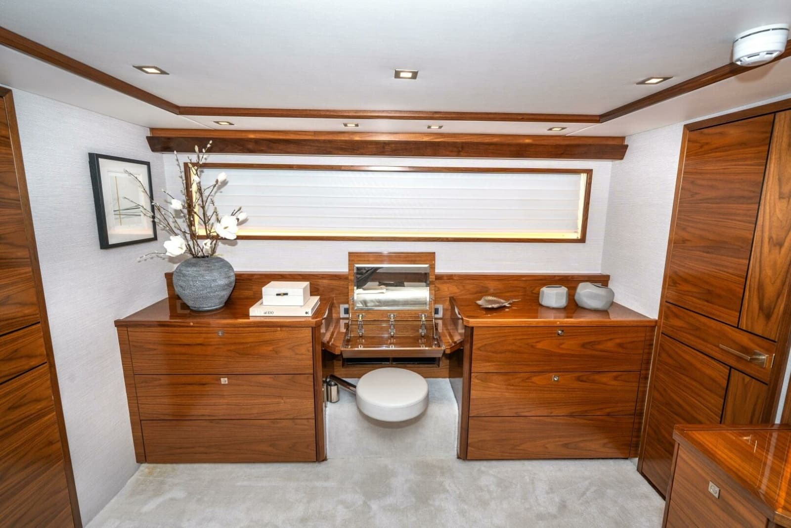 2025 Viking 90C - Photo 36