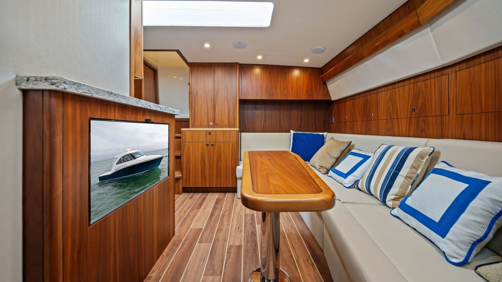 2017 Hatteras GT 45X - Photo 18