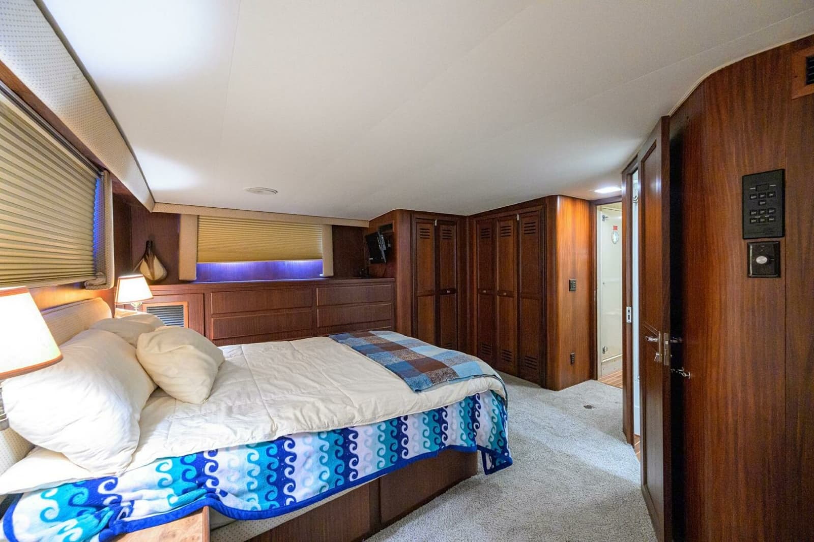1987 Hatteras 63 Motor Yacht - Photo 25
