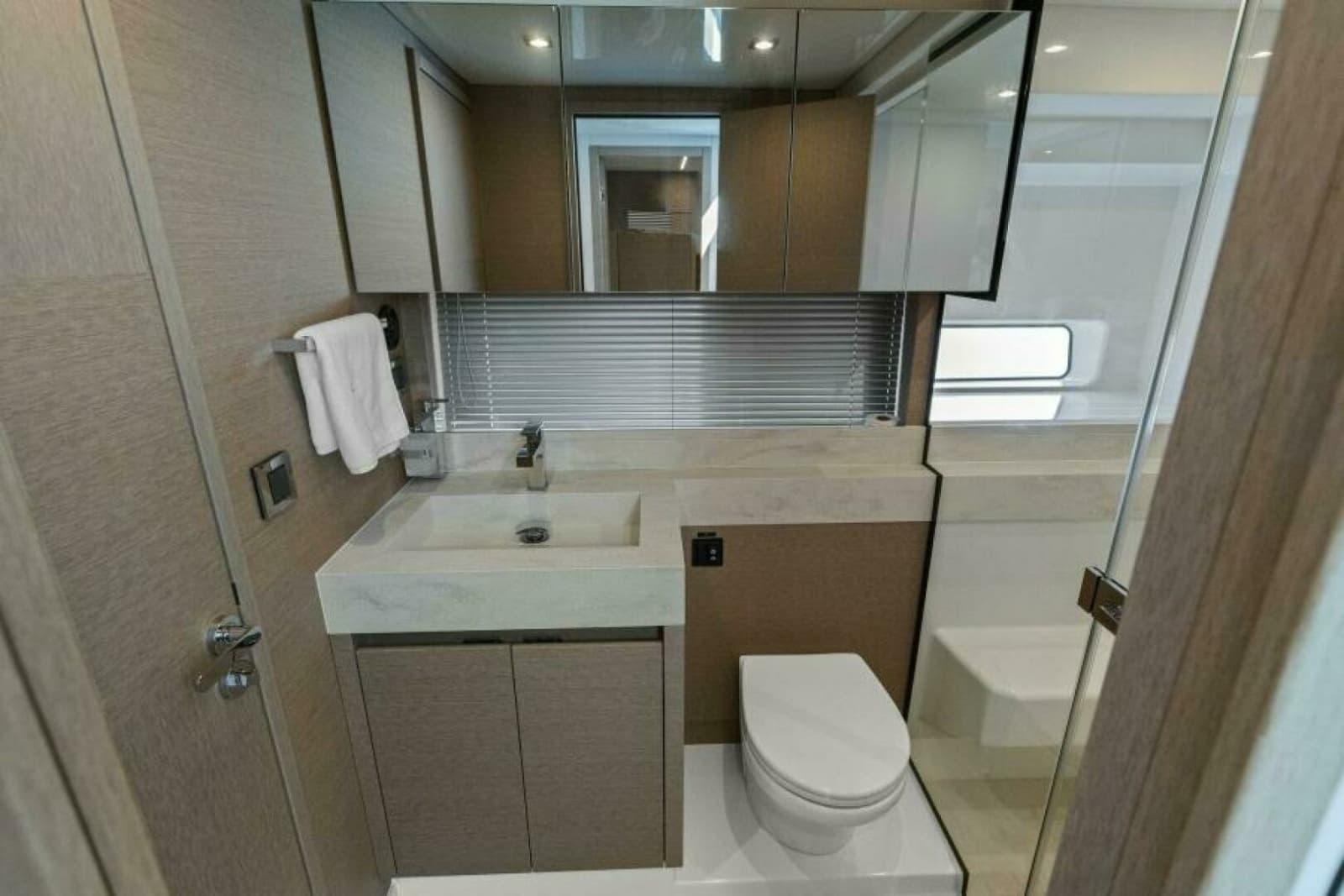 2022 Prestige 590 Flybridge - Photo 36