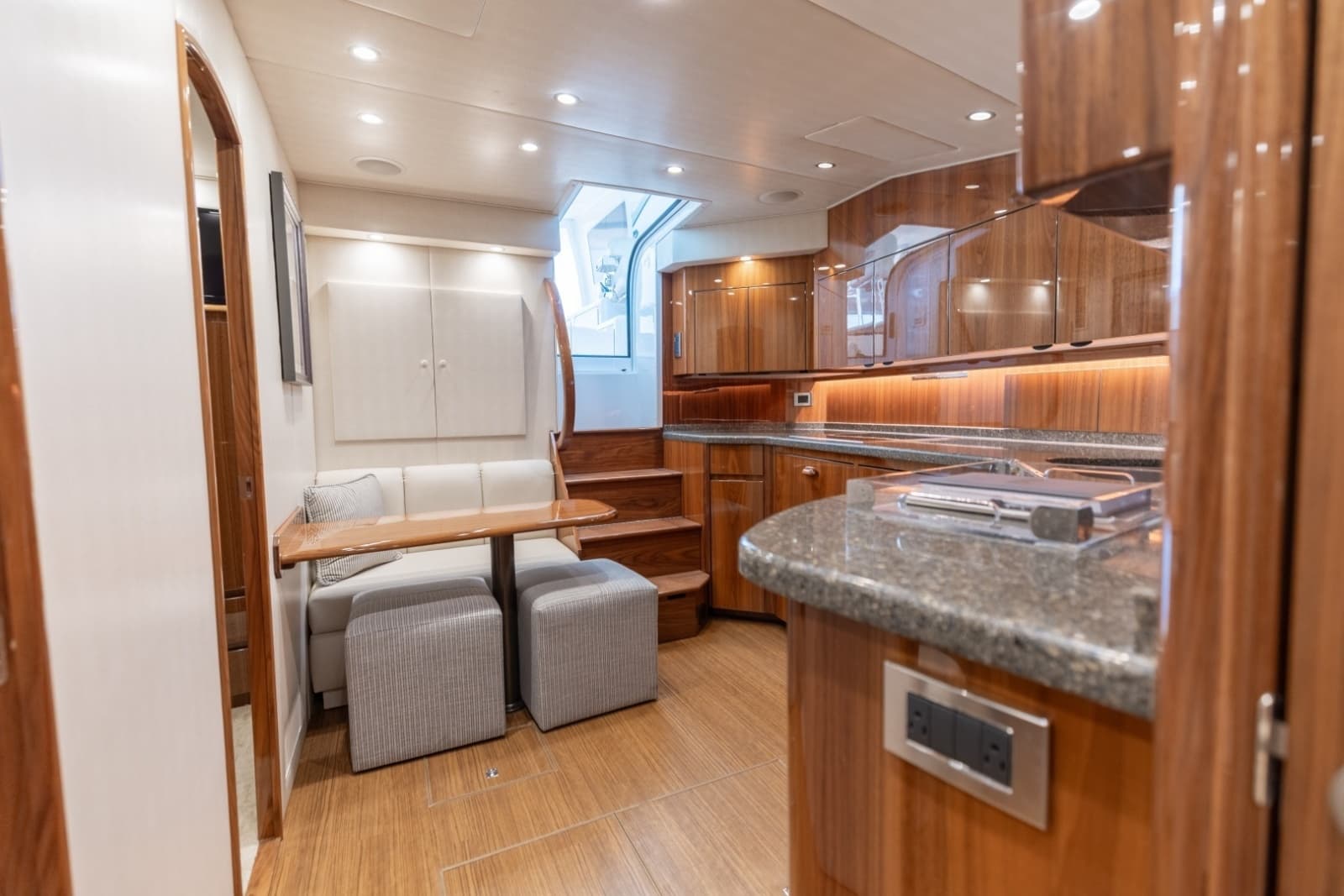 2018 Viking 52 Sport Tower - Photo 3