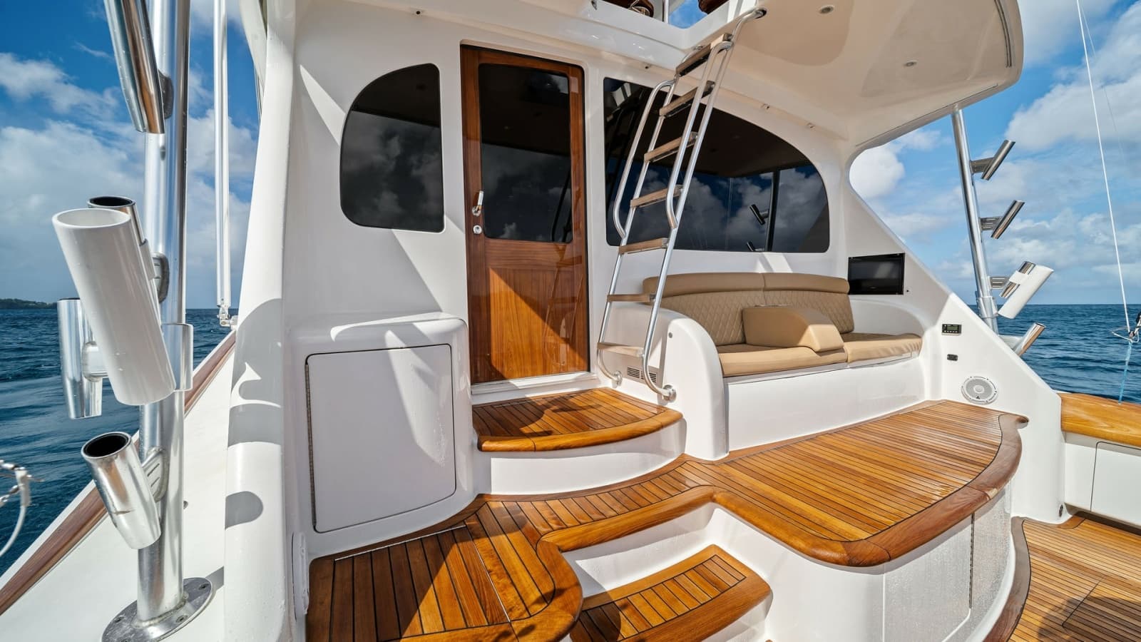 2015 Viking 70 Convertible  - Photo 54