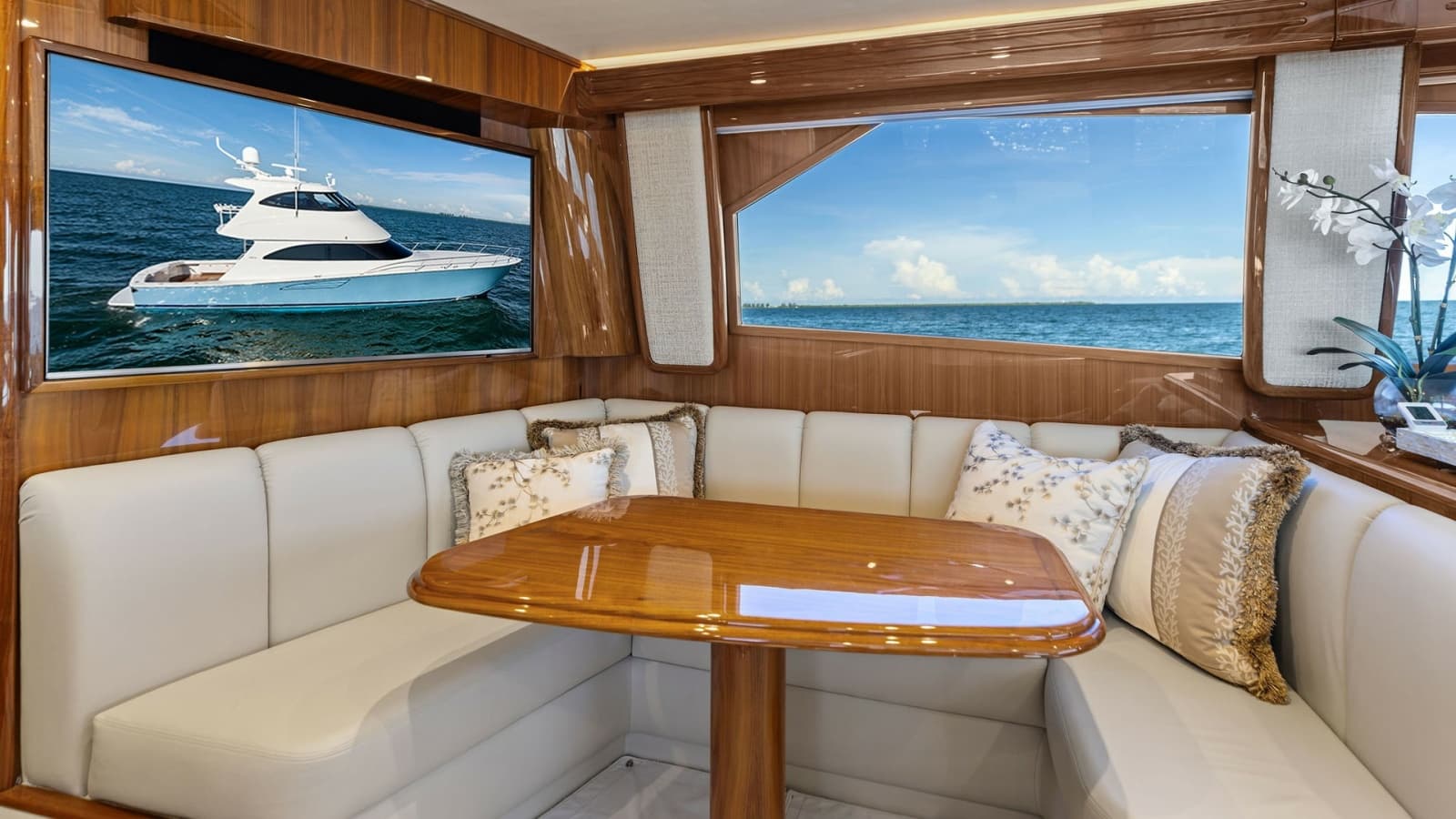 2018 Viking 62 Enclosed Bridge - Photo 28