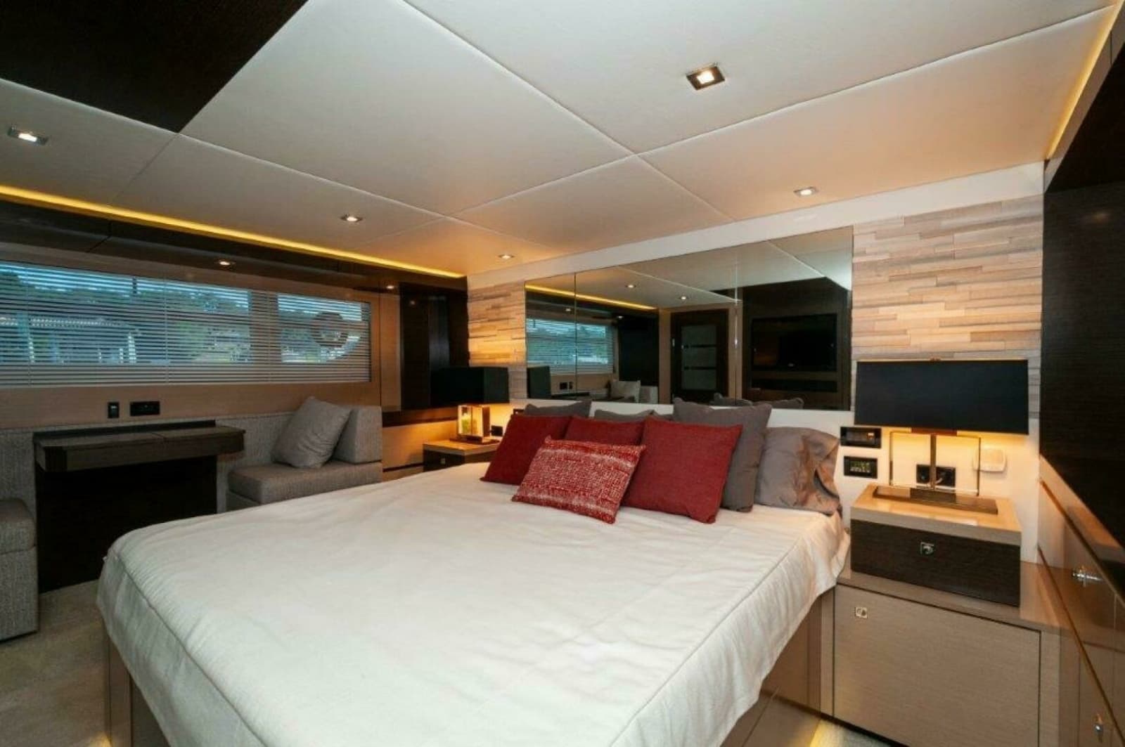 2019 Cruisers Yachts 60 Cantius - Photo 16