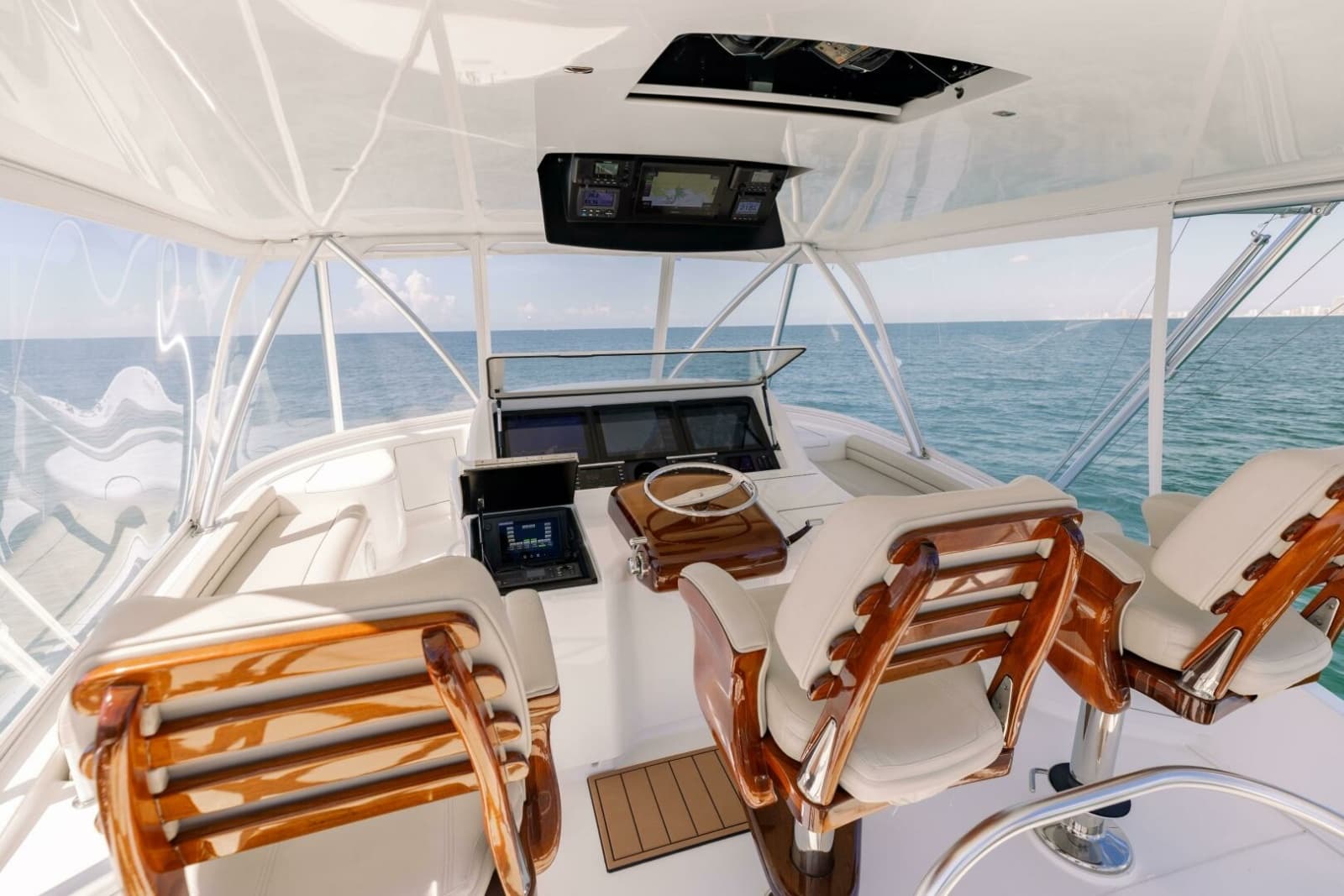 2018 Viking 62 Convertible - Photo 29