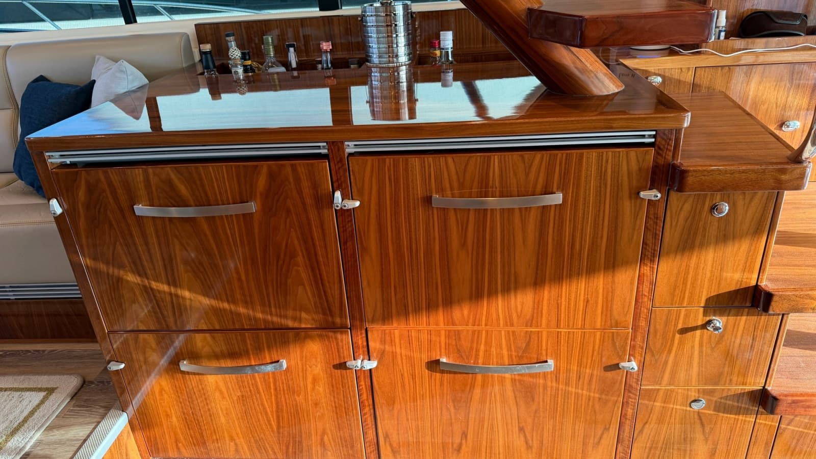 2021 Riviera 57 Enclosed Bridge - Photo 12