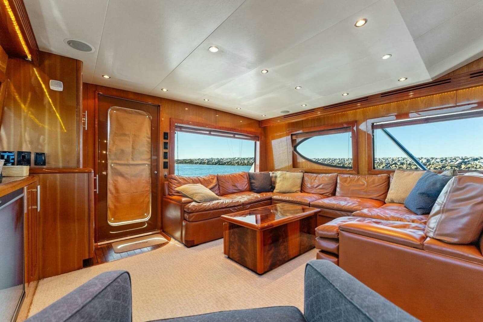 2007 Hatteras 64 Convertible - Photo 10