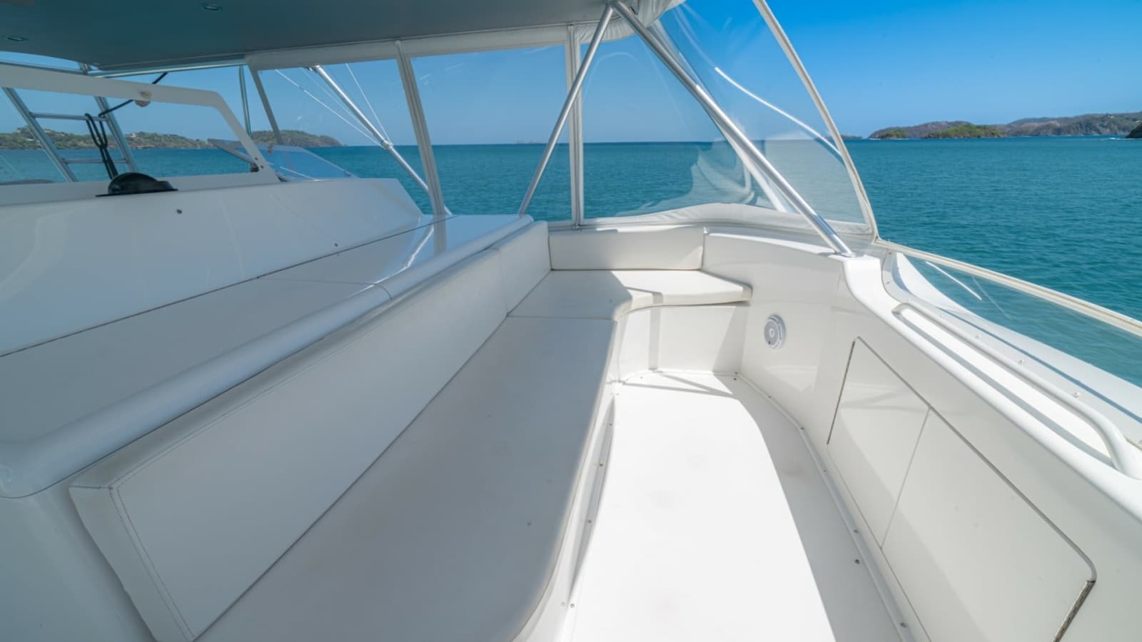 2005 Viking 61 Convertible - Photo 71