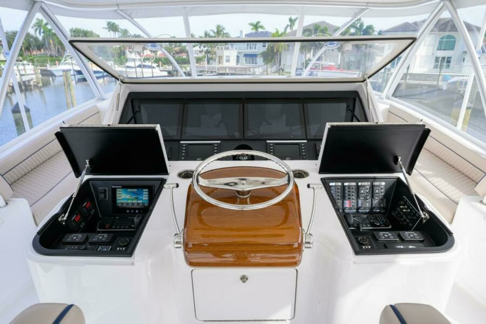2024 Viking 80 Convertible - Photo 29