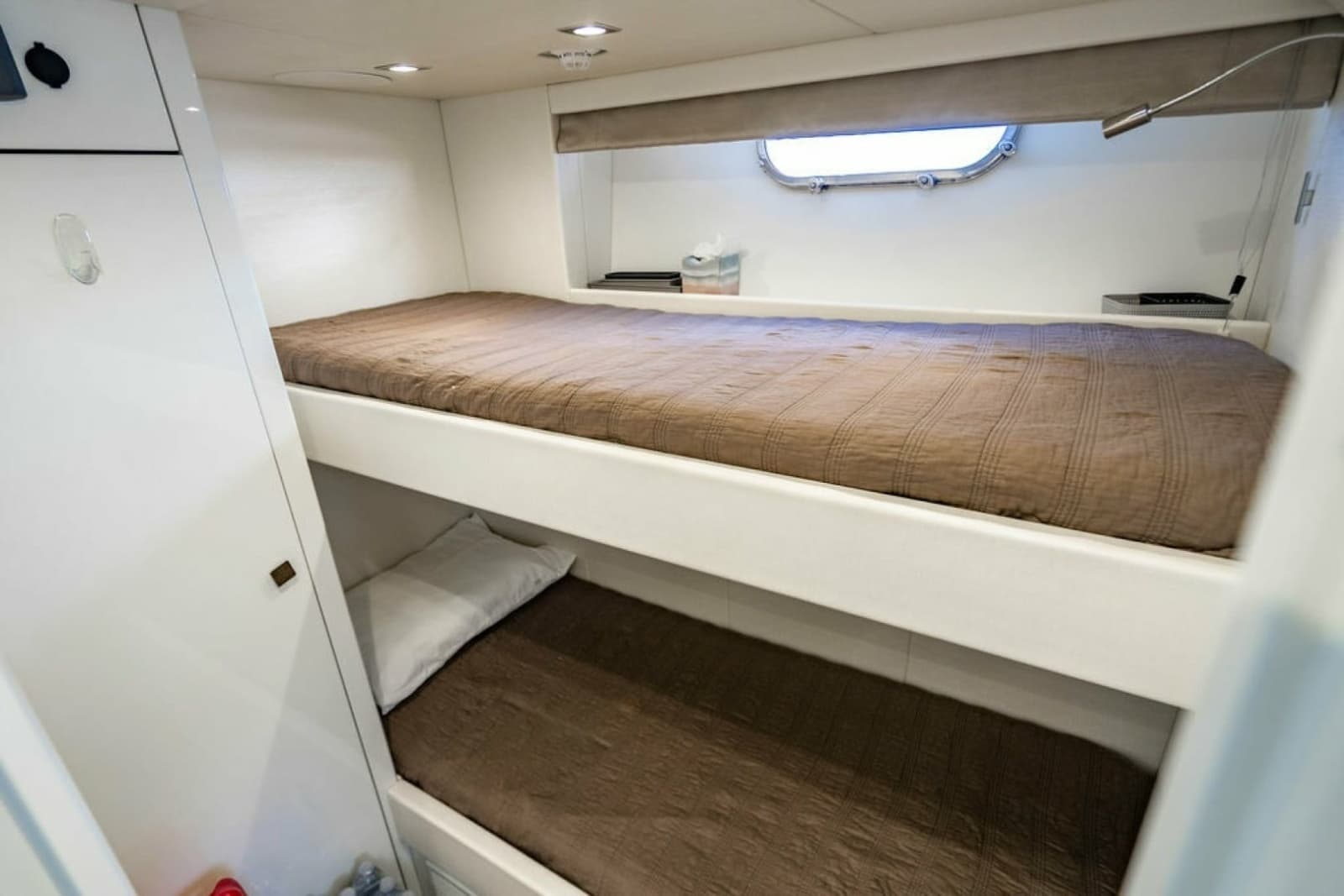 2019 Sunseeker 95 Motor Yacht - Photo 92