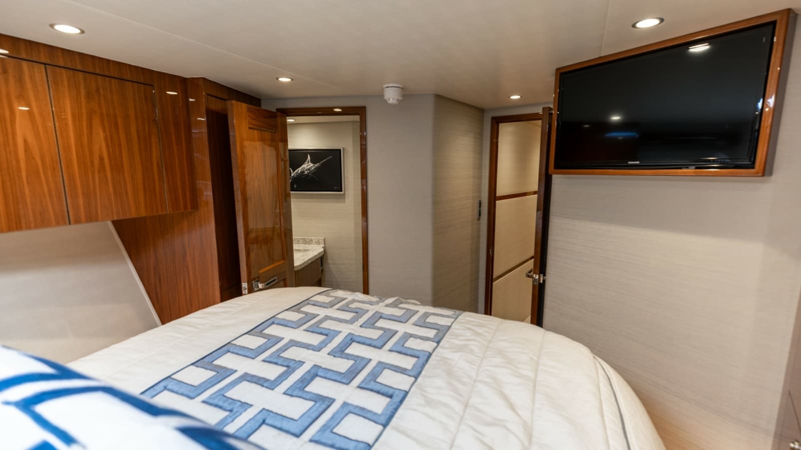 2019 Viking 68 Convertible - Photo 20