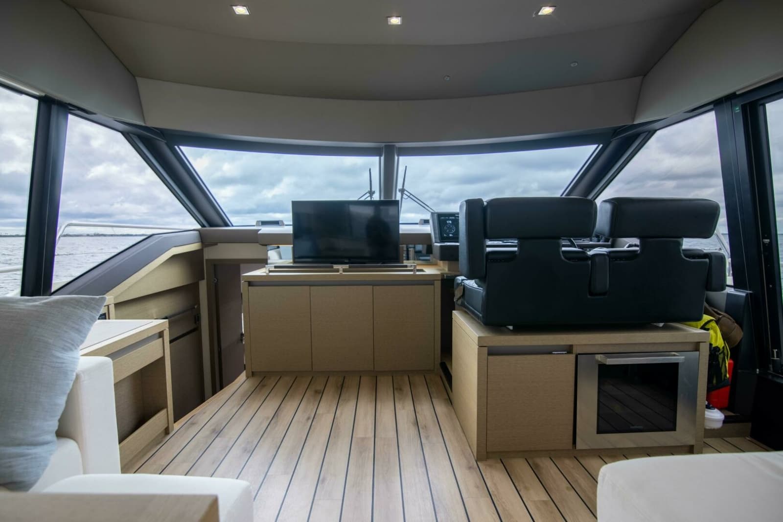 2018 Prestige 680 Flybridge - Photo 11
