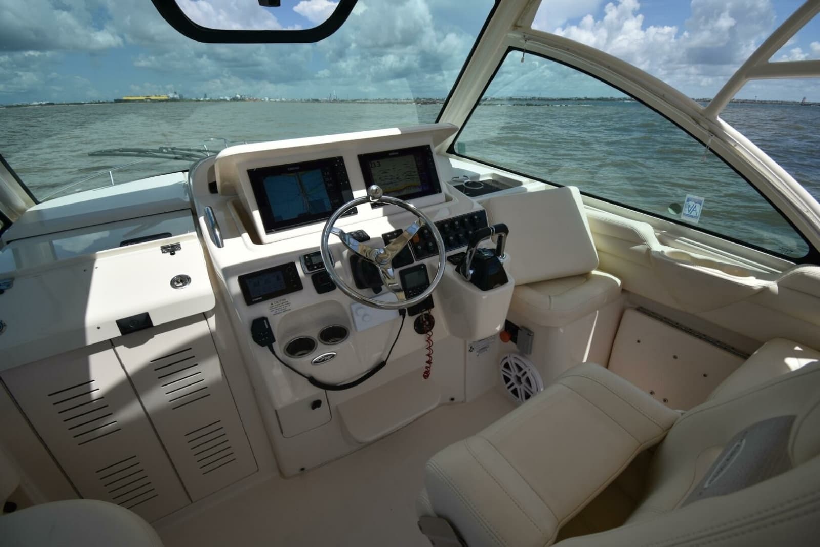 2016 Grady-White 330 Express - Photo 9