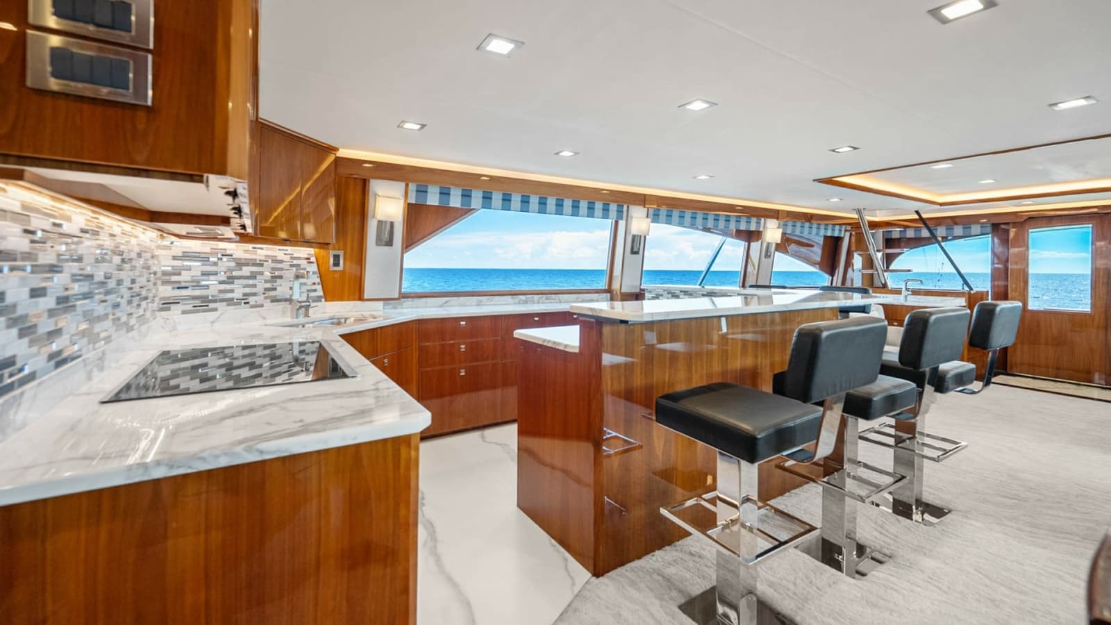 2017 Viking 92 Enclosed Bridge - Photo 7