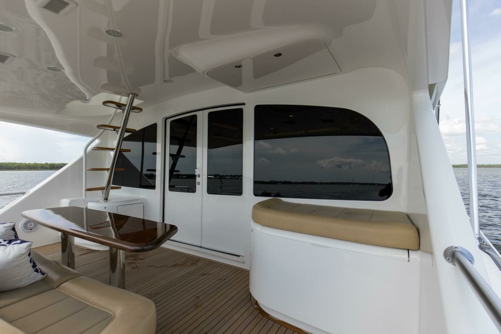 2016 Viking 92 Enclosed Bridge - Photo 64