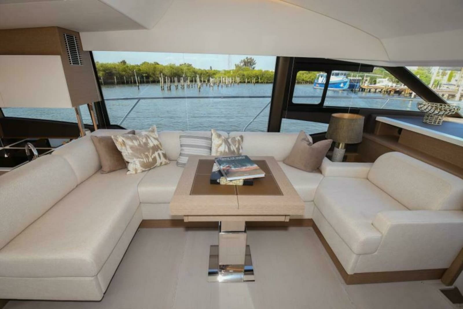 2023 Prestige 520 Flybridge - Photo 6