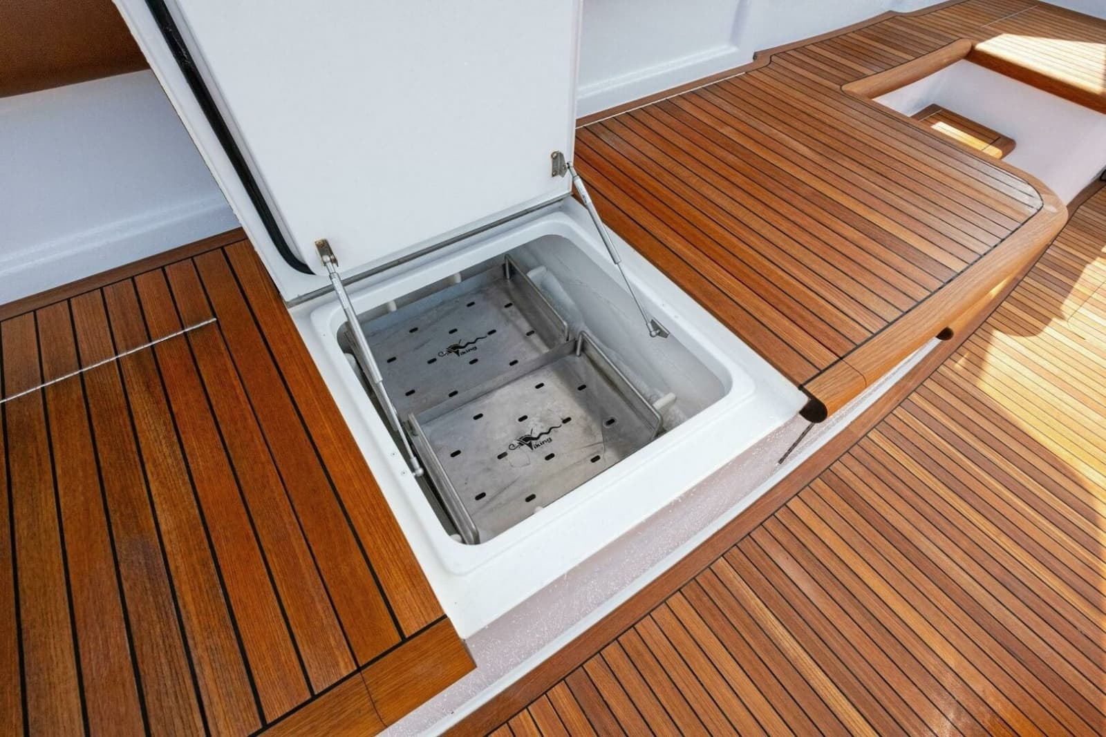 2012 Viking 82 Convertible - Photo 133