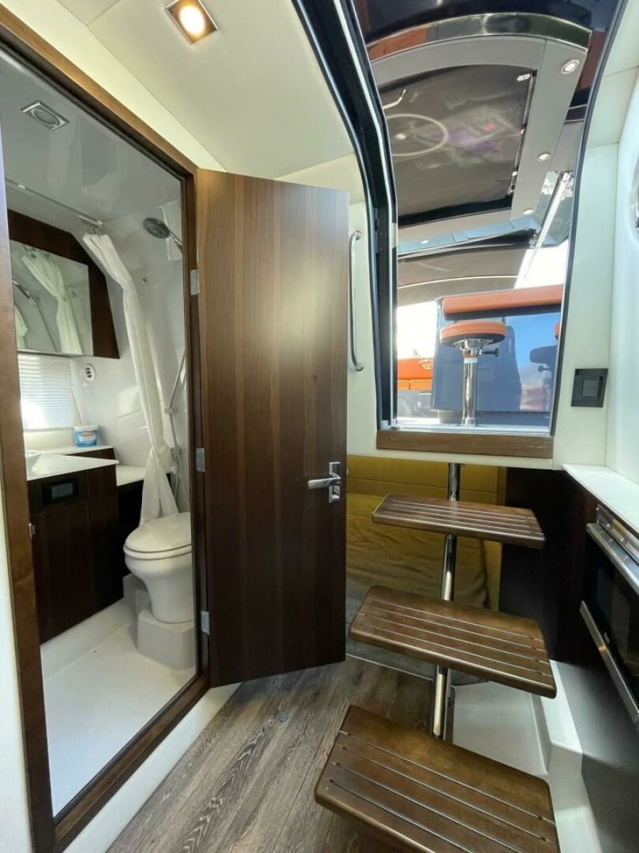 2023 Cruisers Yachts 38 GLS - Photo 12