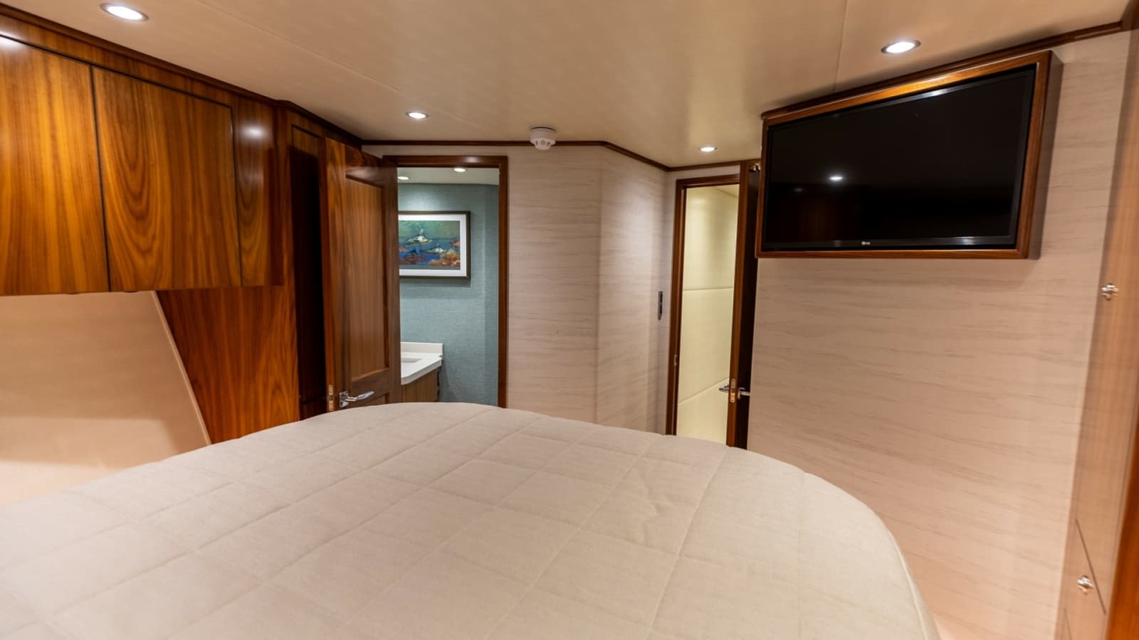 2022 Viking 68 Convertible - Photo 28