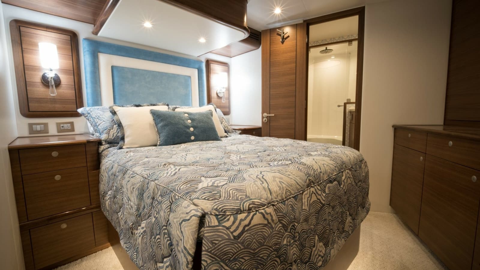 2026 Winter Custom Yachts 75 Open Convertible - Photo 16