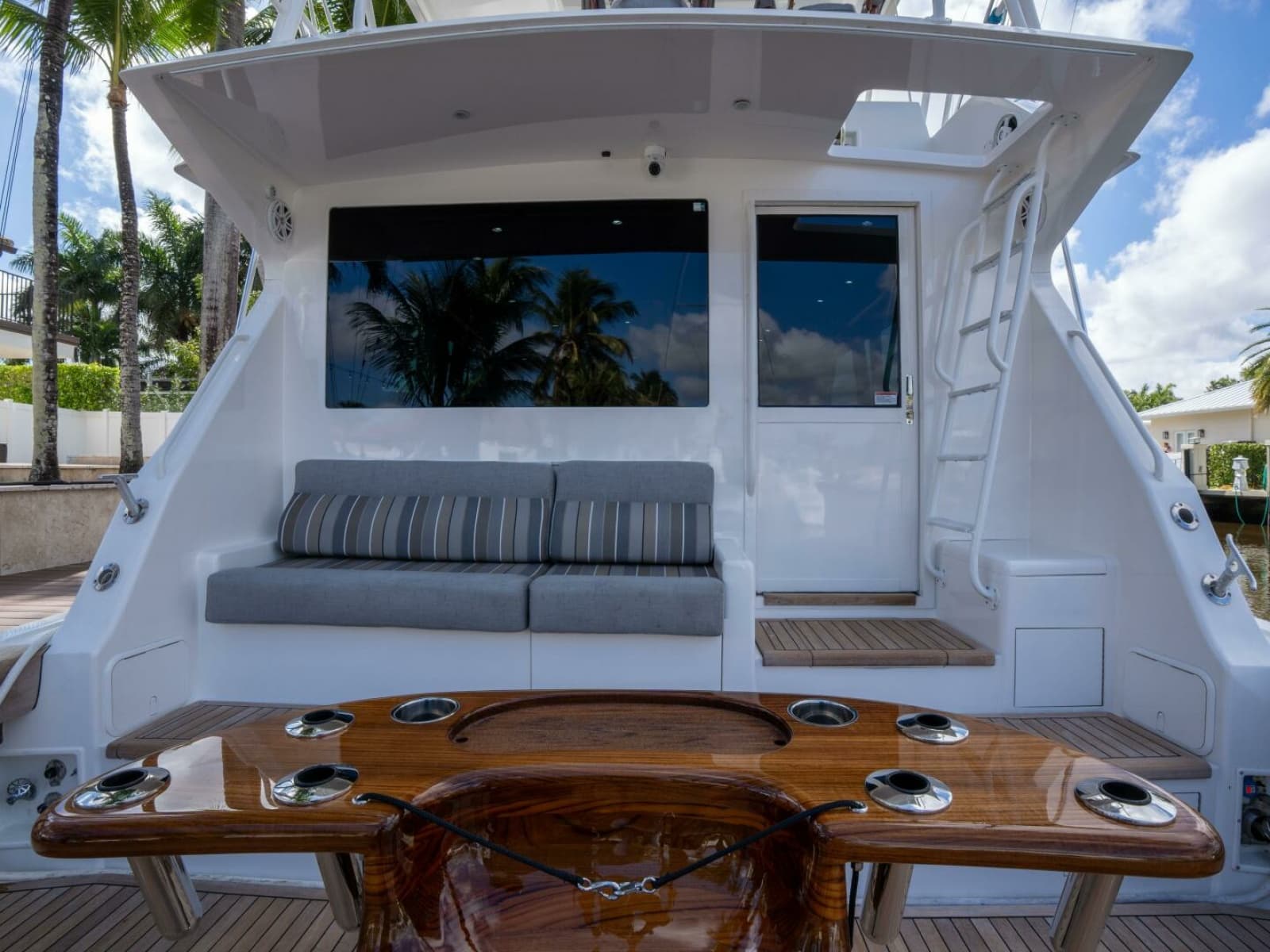 1998 Viking 58 Convertible - Photo 13
