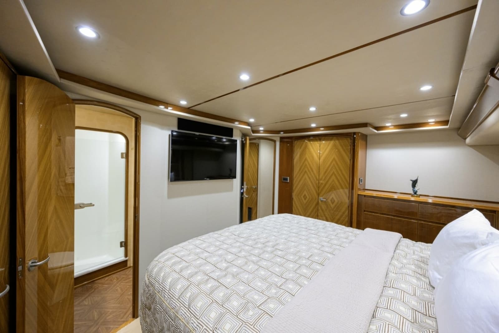 2014 Viking 70 Convertible - Photo 13