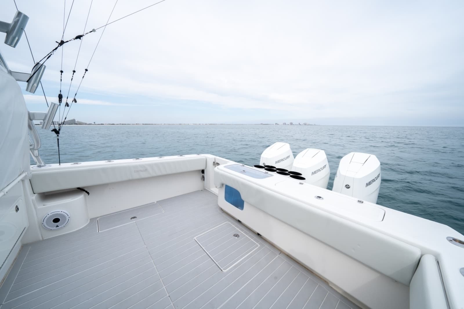 2011 Contender 40 Express - Photo 14