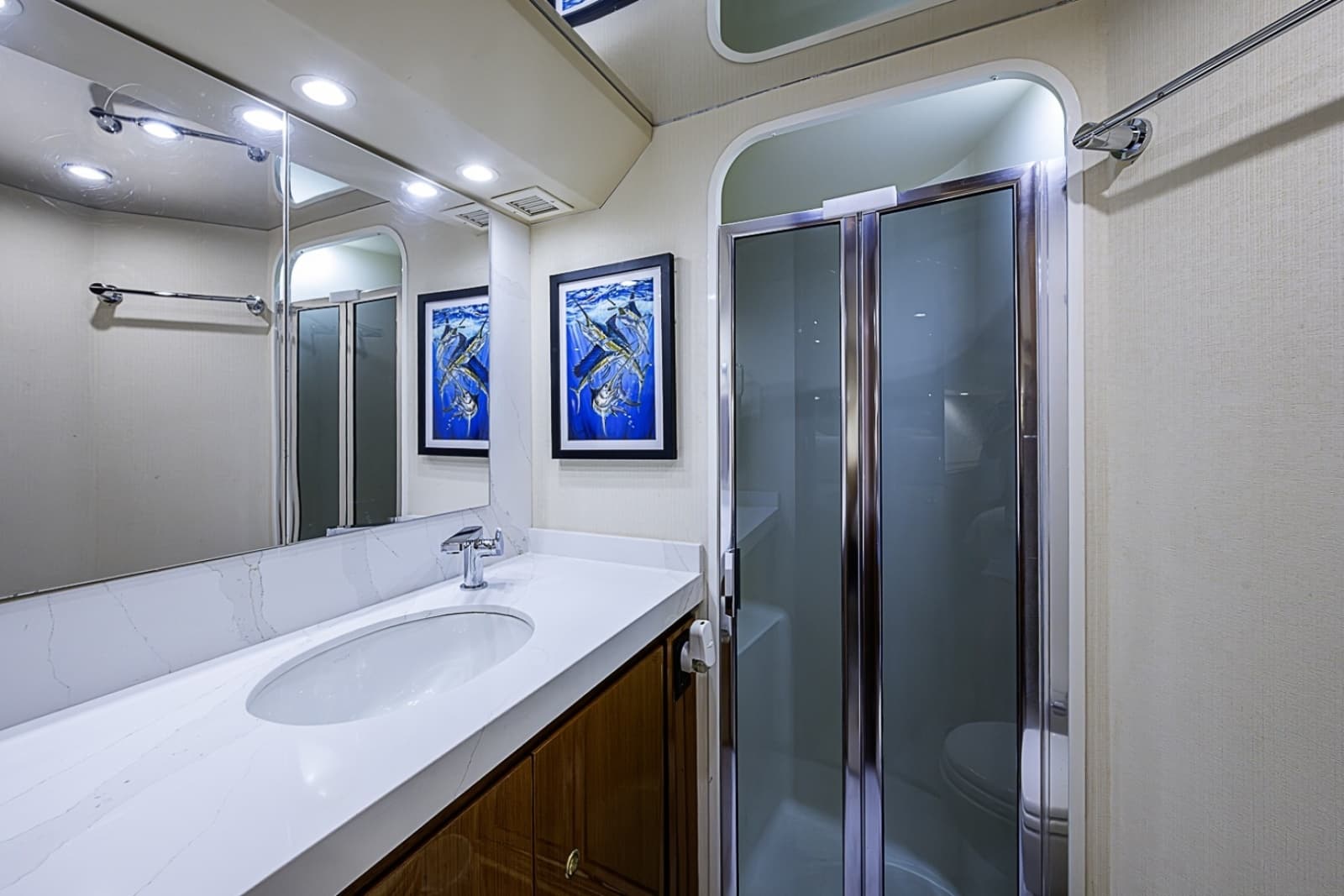 2002 Viking 52 Convertible - Photo 14