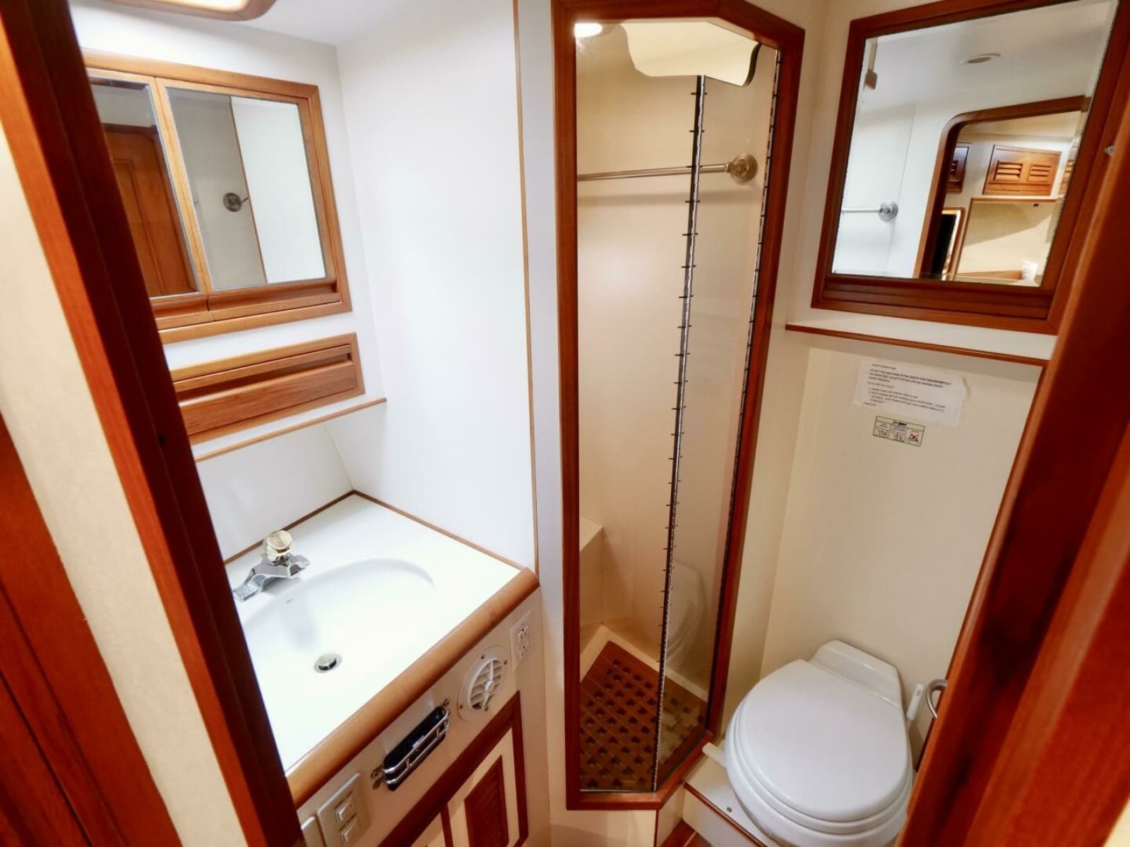 2000 Offshore Yachts 62 Pilothouse - Photo 21