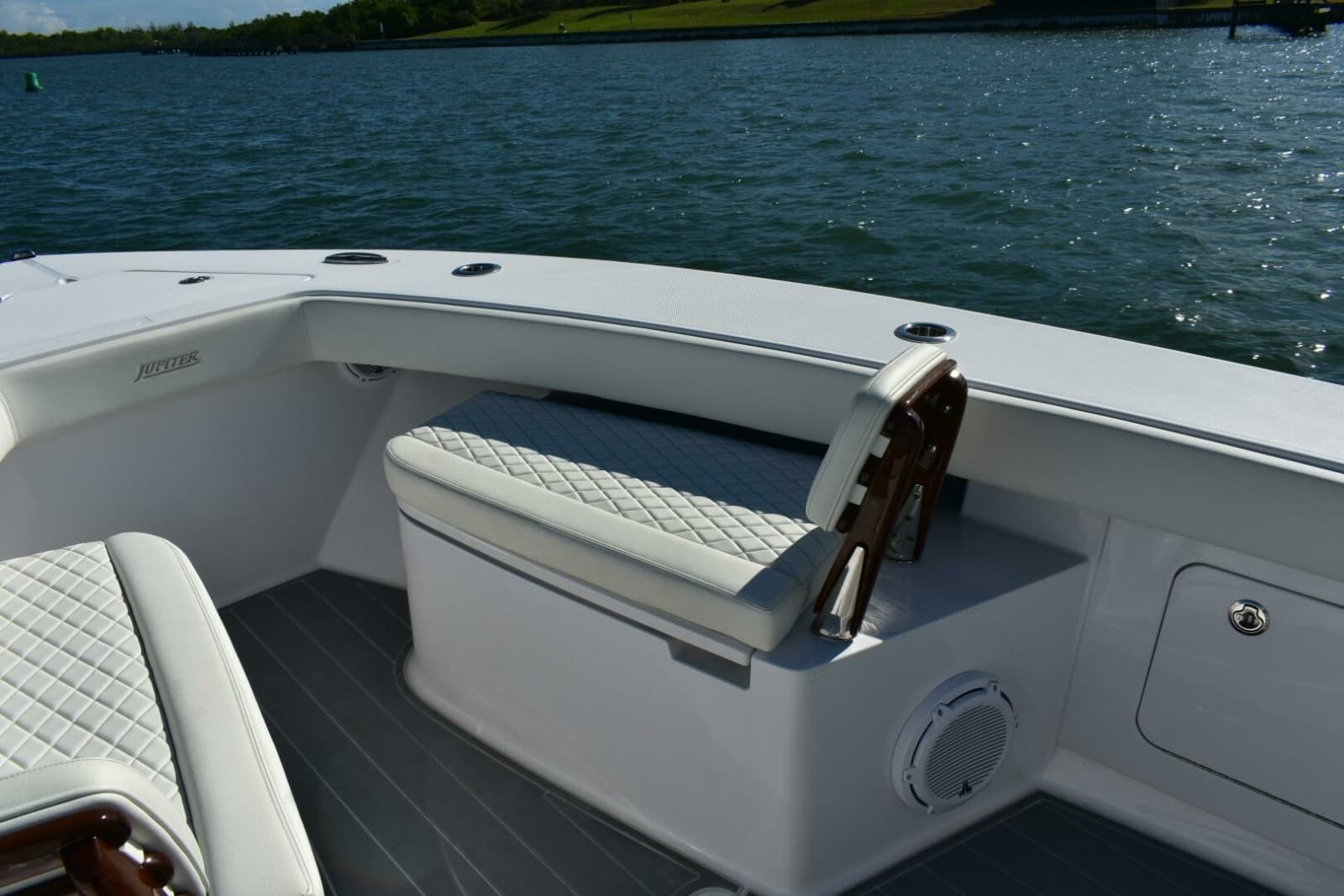 2025 Jupiter 32 FS - Photo 12