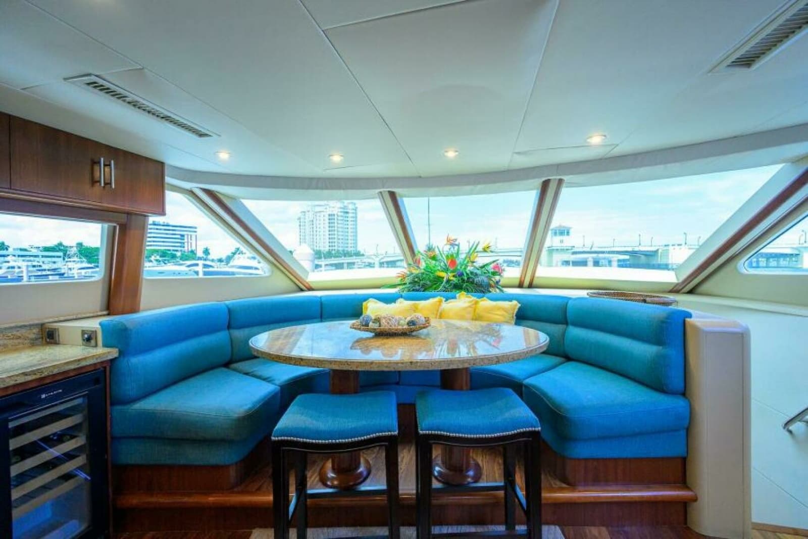 2007 Lazzara Yachts 80 Enclosed - Photo 7