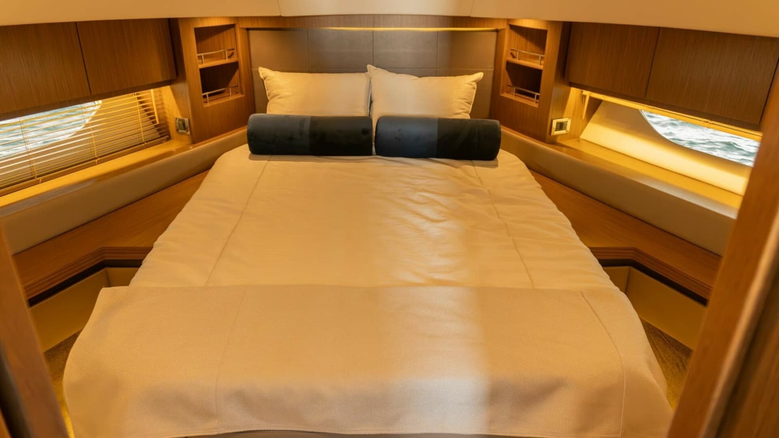 2017 Sea Ray 51 Flybridge - Photo 12