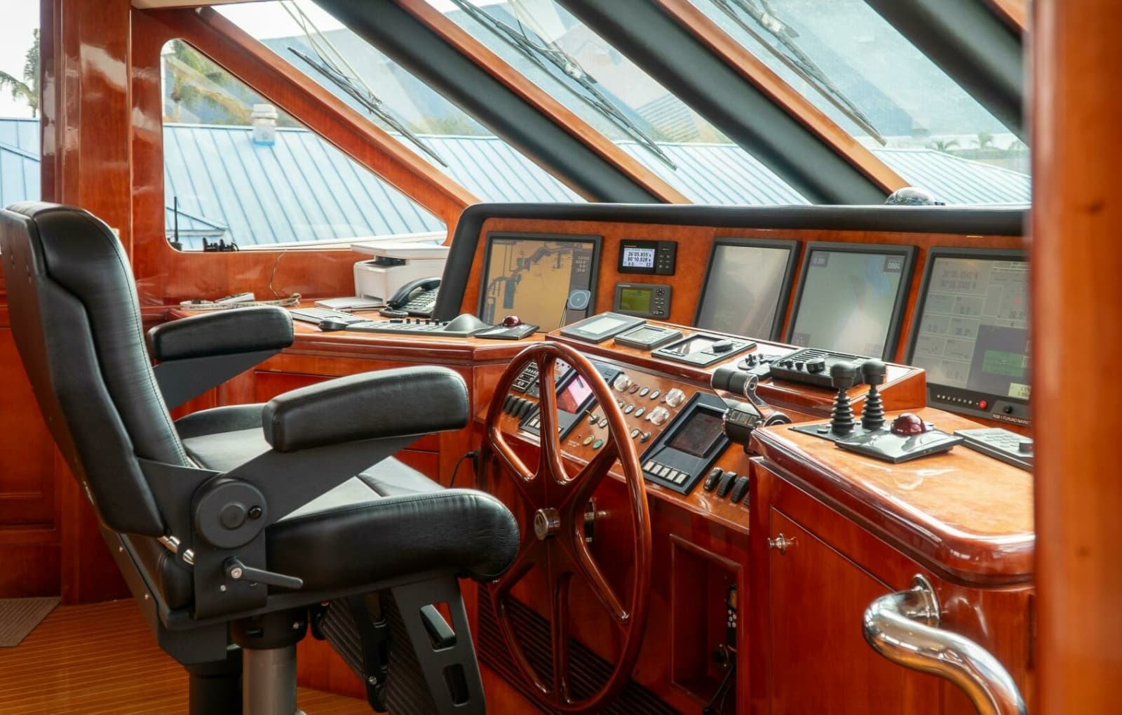 2005 Ocean Alexander 80 motoryacht - Photo 108