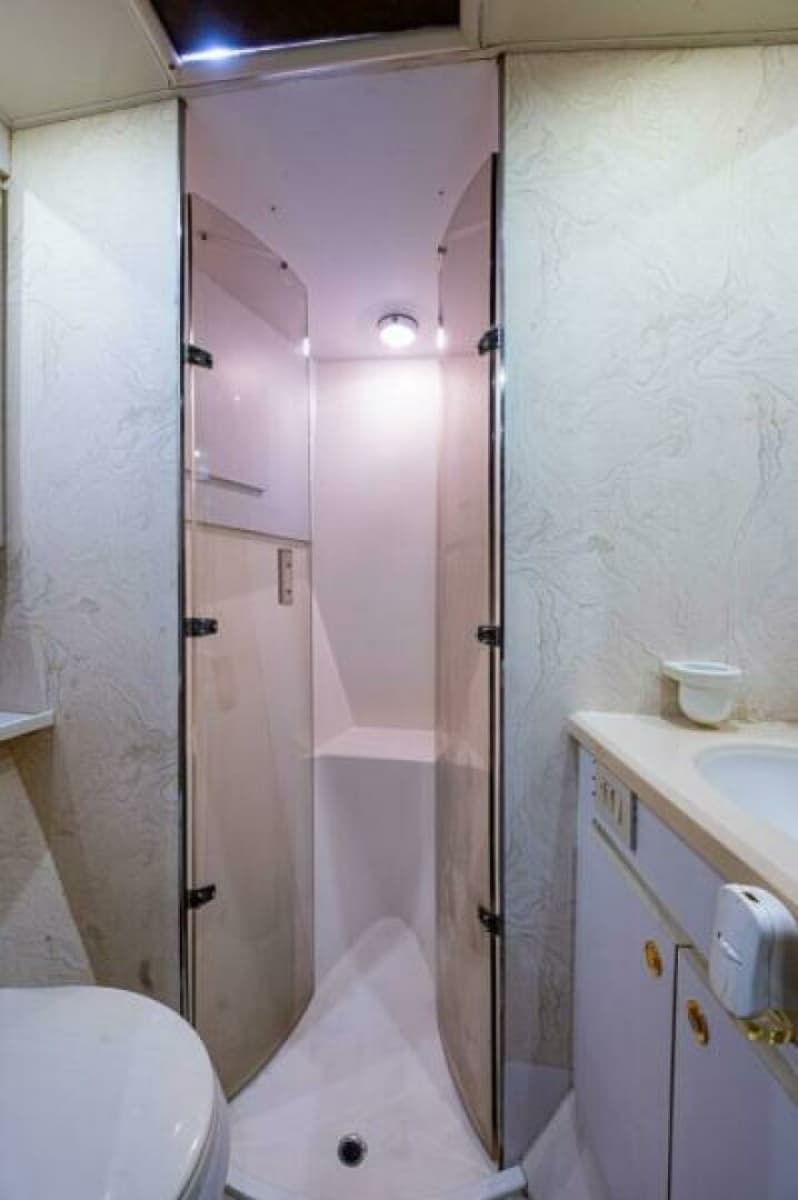 1999 Ocean Yachts 60 Convertible - Photo 38