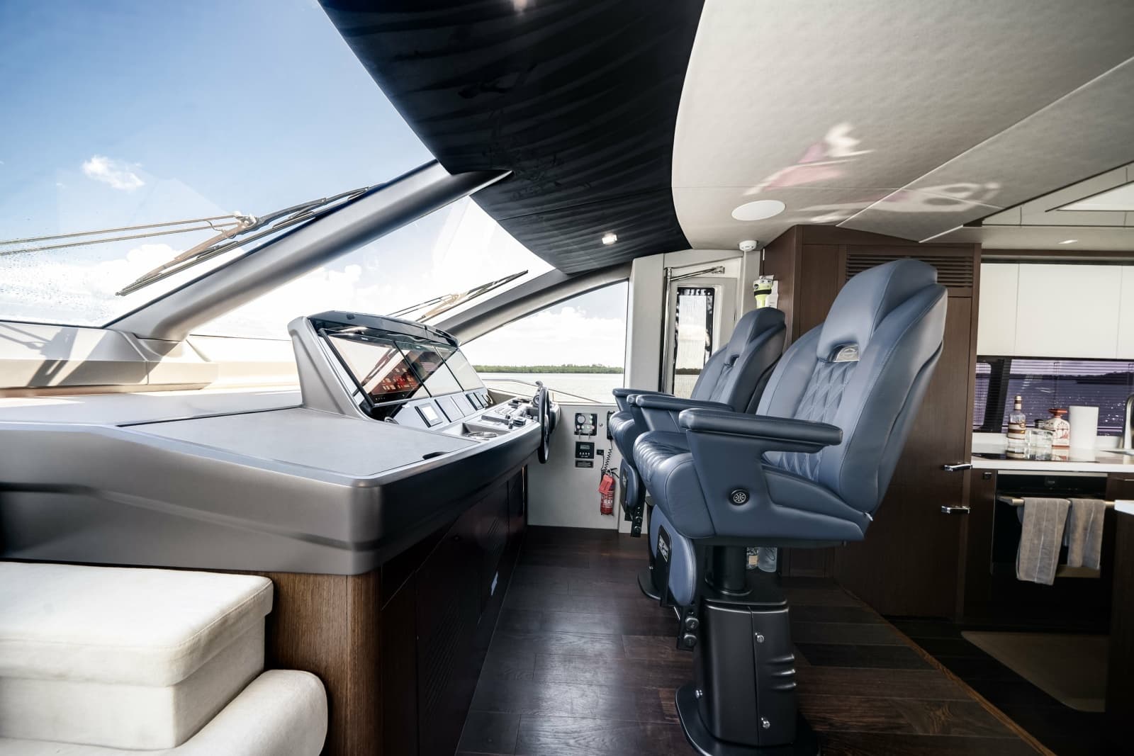 2019 Sunseeker 76 Flybridge - Photo 11