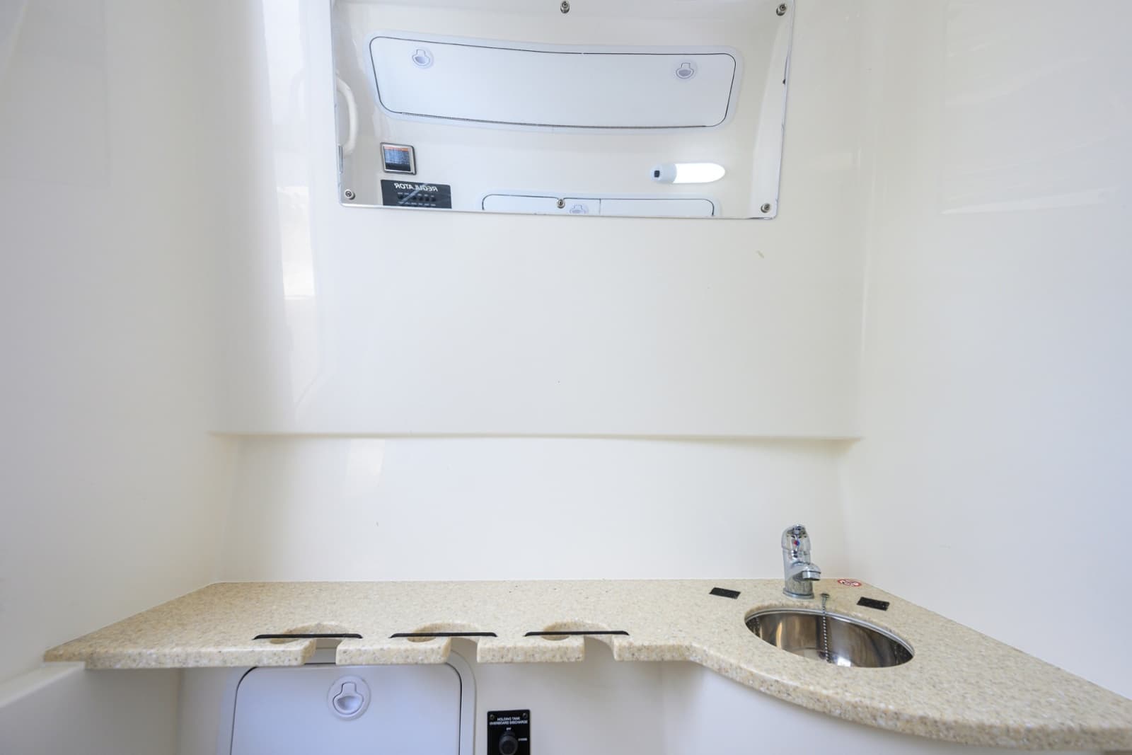 2019 Regulator 31 Center Console - Photo 35