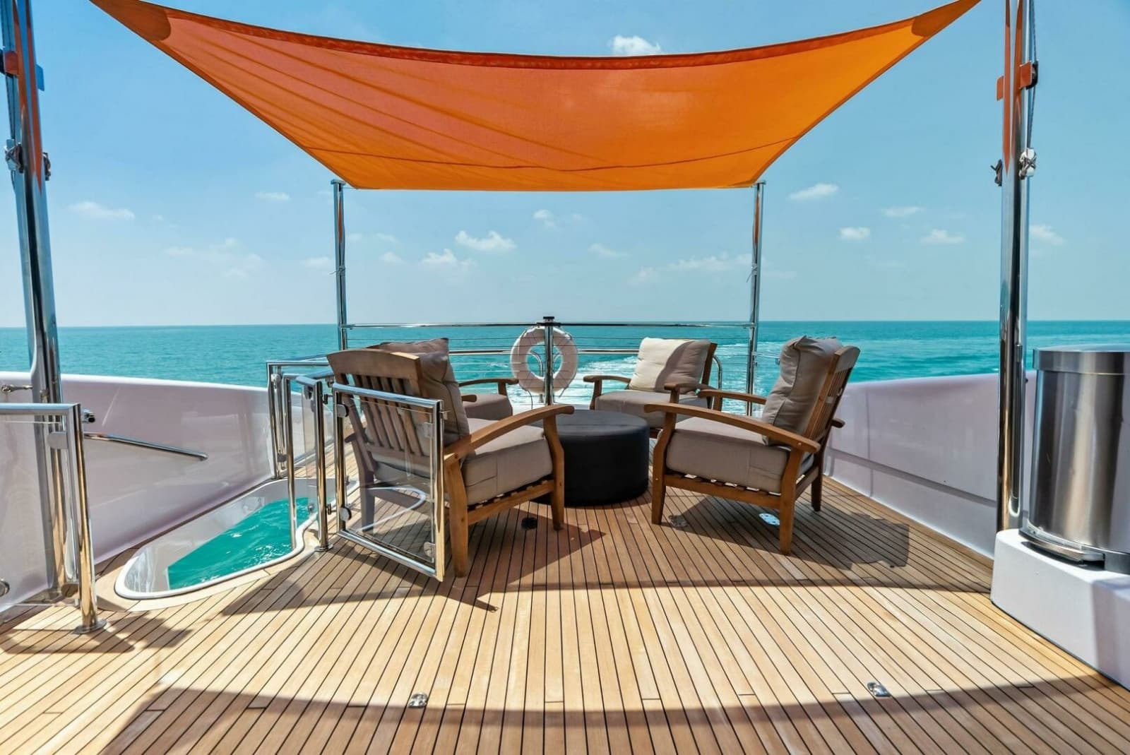 2006 Lazzara Yachts 84 Skylounge - Photo 79