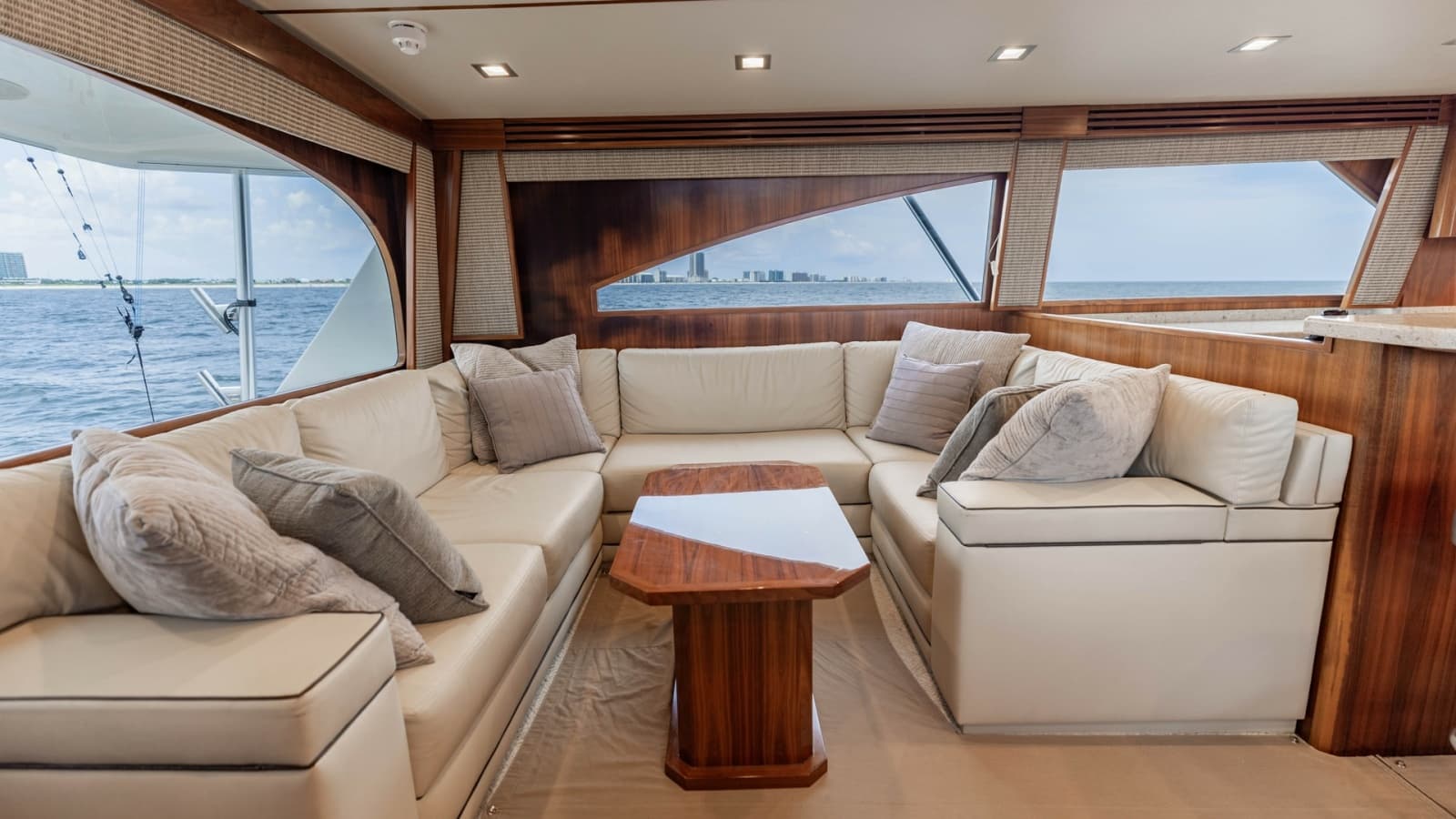 2018 Viking 72 Convertible - Photo 6