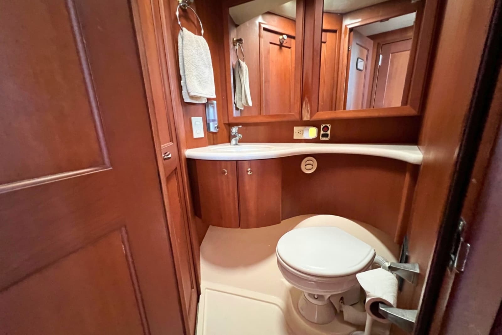 2005 Silverton Convertible - Photo 20