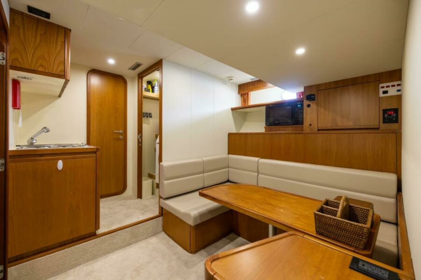 2001 Ferretti Yachts 94 Raised Pilothouse - Photo 24